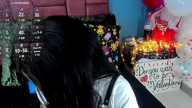 NinaInk online show from February 15, 2025, 5:17 pm