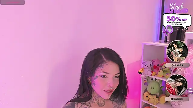 NinaInk online show from November 30, 2025, 1:04 pm