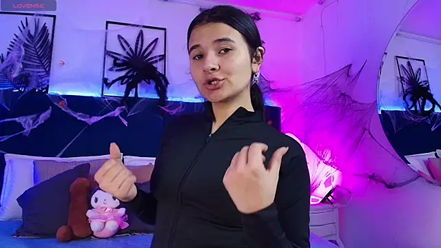 Tifanny grey online show from October 27, 2025, 8:02 pm