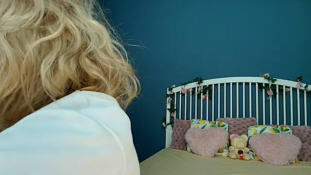 AlicePirs online show from November 16, 2025, 5:13 am