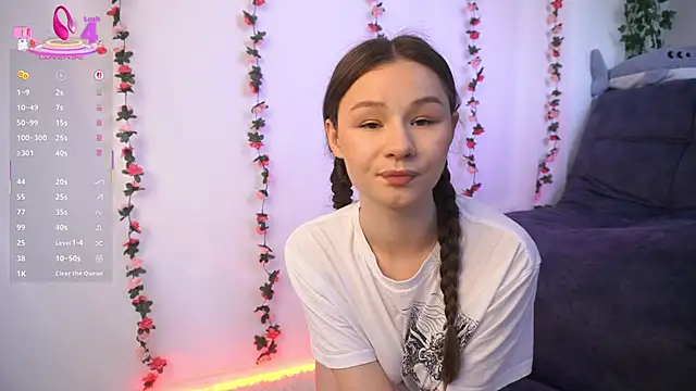 Snapshot of GlamourNova chatting on March 10, 2025, 12:26 pm GlamourNova online show from March 10, 2025, 12:26 pm