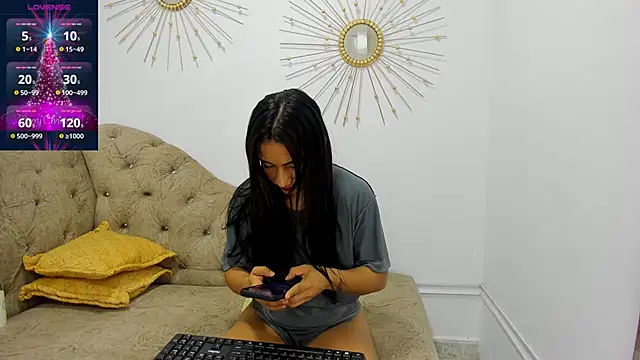 Snapshot of Valeria_Fitness chatting on December 21, 2024, 4:09 am Valeria Fitness online show from December 21, 2024, 4:09 am