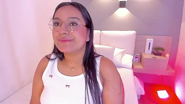 Snapshot of ellamontoya chatting on January 23, 2025, 4:41 am ellamontoya online show from January 23, 2025, 4:41 am