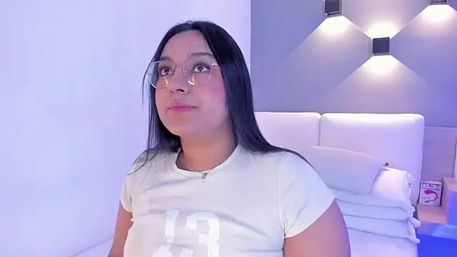 Snapshot of ellamontoya chatting on January 26, 2025, 5:02 am ellamontoya online show from January 26, 2025, 5:02 am