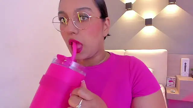 Snapshot of ellamontoya chatting on January 30, 2025, 4:37 am ellamontoya online show from January 30, 2025, 4:37 am