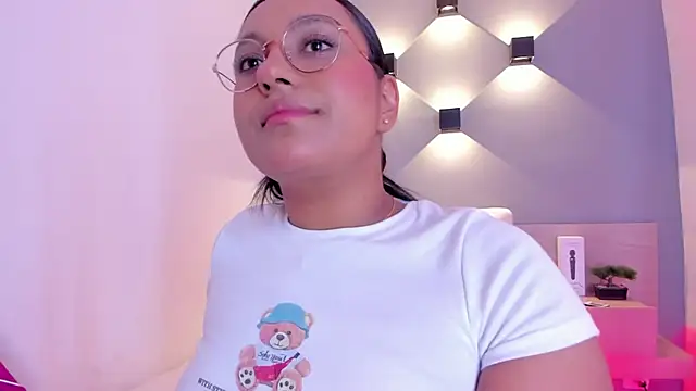 Snapshot of ellamontoya chatting on February 5, 2025, 4:27 am ellamontoya online show from February 5, 2025, 4:27 am