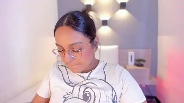 Snapshot of ellamontoya chatting on February 7, 2025, 4:27 am ellamontoya online show from February 7, 2025, 4:27 am