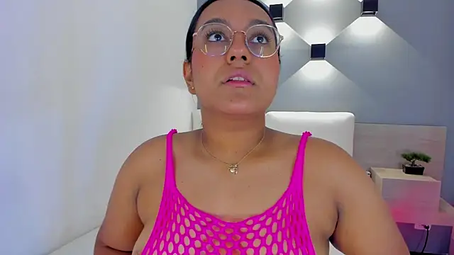 Snapshot of ellamontoya chatting on February 13, 2025, 4:22 am ellamontoya online show from February 13, 2025, 4:22 am