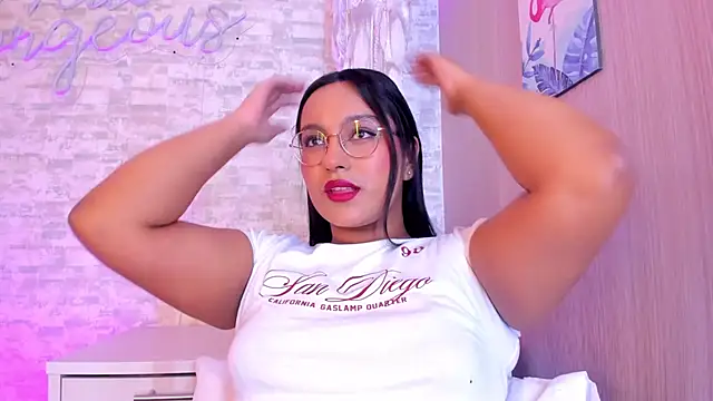 Snapshot of ellamontoya chatting on February 25, 2025, 4:35 am ellamontoya online show from February 25, 2025, 4:35 am