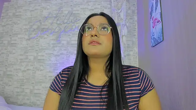 Snapshot of ellamontoya chatting on March 21, 2025, 4:39 am ellamontoya online show from March 21, 2025, 4:39 am