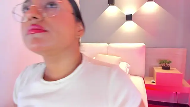 Snapshot of ellamontoya chatting on September 11, 2025, 11:21 am ellamontoya online show from September 11, 2025, 11:21 am