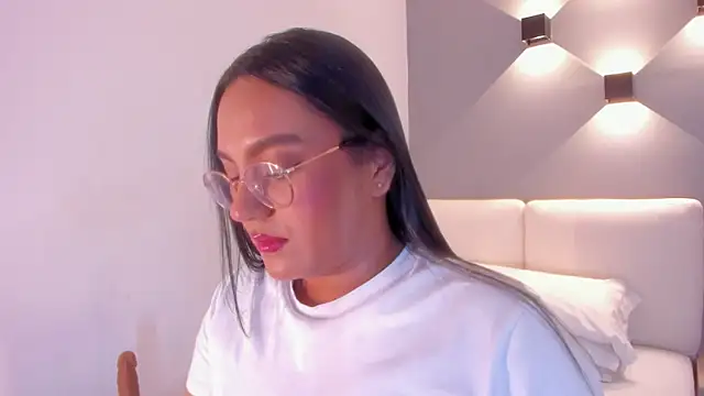 Snapshot of ellamontoya chatting on September 23, 2025, 7:55 am ellamontoya online show from September 23, 2025, 7:55 am