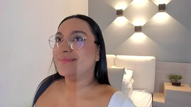 Snapshot of ellamontoya chatting on October 17, 2025, 11:02 am ellamontoya online show from October 17, 2025, 11:02 am