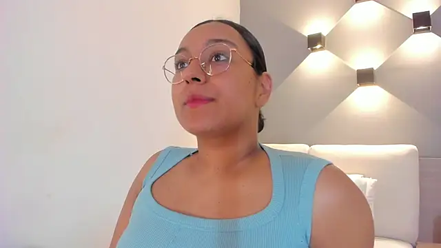 Snapshot of ellamontoya chatting on October 18, 2025, 10:49 am ellamontoya online show from October 18, 2025, 10:49 am