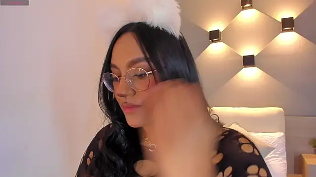 Snapshot of ellamontoya chatting on October 30, 2025, 11:11 am ellamontoya online show from October 30, 2025, 11:11 am