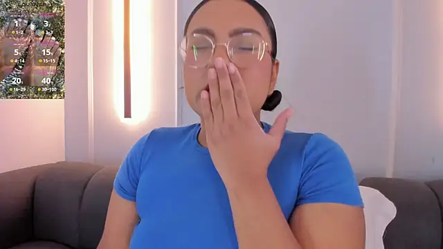 Snapshot of ellamontoya chatting on November 4, 2025, 1:10 pm ellamontoya online show from November 4, 2025, 1:10 pm