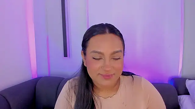 Snapshot of ellamontoya chatting on November 10, 2025, 12:15 pm ellamontoya online show from November 10, 2025, 12:15 pm