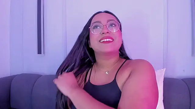 Snapshot of ellamontoya chatting on November 21, 2025, 11:31 am ellamontoya online show from November 21, 2025, 11:31 am