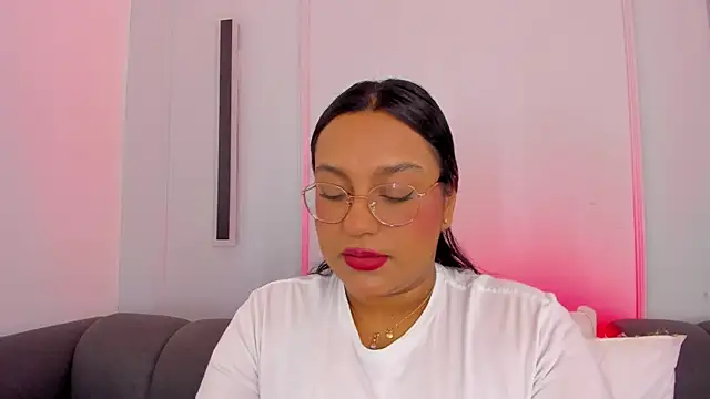 Snapshot of ellamontoya chatting on November 27, 2025, 12:29 pm ellamontoya online show from November 27, 2025, 12:29 pm