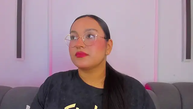 Snapshot of ellamontoya chatting on December 4, 2025, 12:03 pm ellamontoya online show from December 4, 2025, 12:03 pm