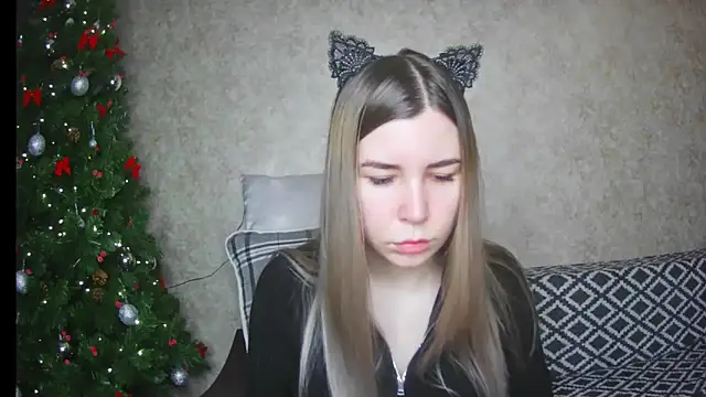 Snapshot of ElllaNuar chatting on January 24, 2025, 1:13 am ElllaNuar online show from January 24, 2025, 1:13 am