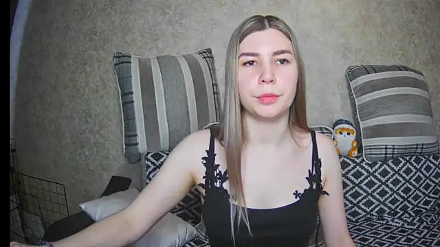 Snapshot of ElllaNuar chatting on March 17, 2025, 4:40 am ElllaNuar online show from March 17, 2025, 4:40 am