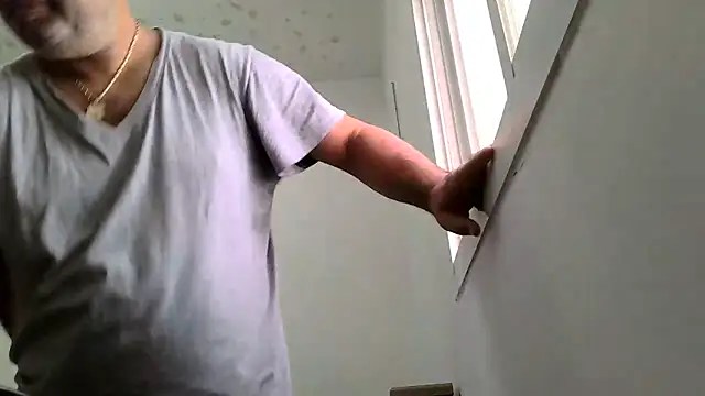 Snapshot of your_man85 chatting on December 20, 2024, 10:27 am your man85 online show from December 20, 2024, 10:27 am