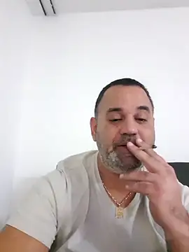 Snapshot of your_man85 chatting on February 22, 2025, 9:15 pm your man85 online show from February 22, 2025, 9:15 pm