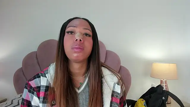 Nicole Paradise online show from November 10, 2025, 12:37 pm