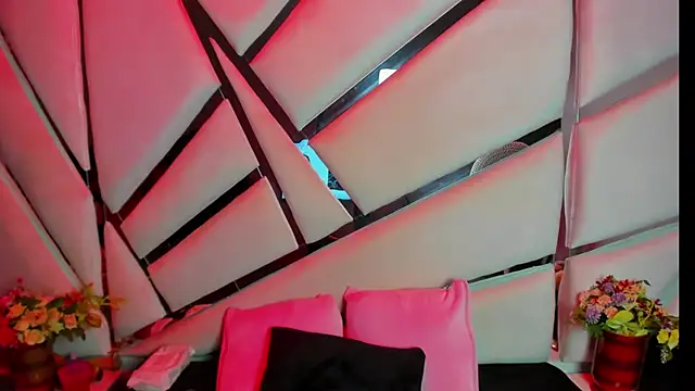 Aurora 18 online show from October 11, 2025, 2:37 pm