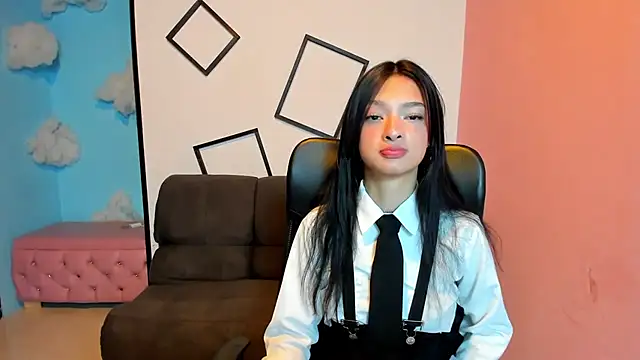 Aurora 18 online show from November 13, 2025, 3:33 pm