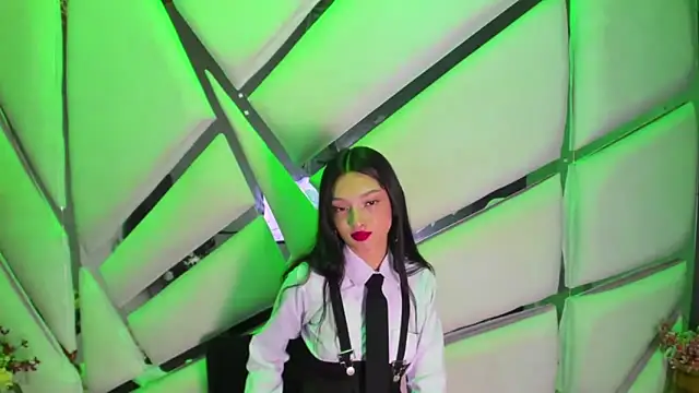 Aurora 18 online show from November 28, 2025, 2:42 pm