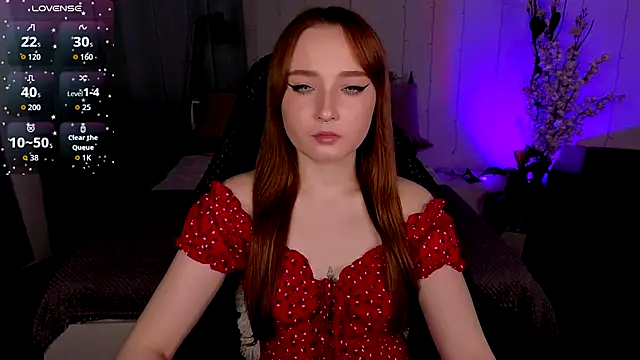 Emma Chery online show from November 30, 2025, 1:37 pm