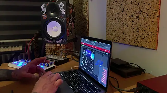 Snapshot of kameray12 chatting on March 7, 2025, 4:44 pm kameray12 online show from March 7, 2025, 4:44 pm