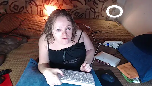 Snapshot of MiniNatalie chatting on January 27, 2025, 10:06 pm MiniNatalie online show from January 27, 2025, 10:06 pm