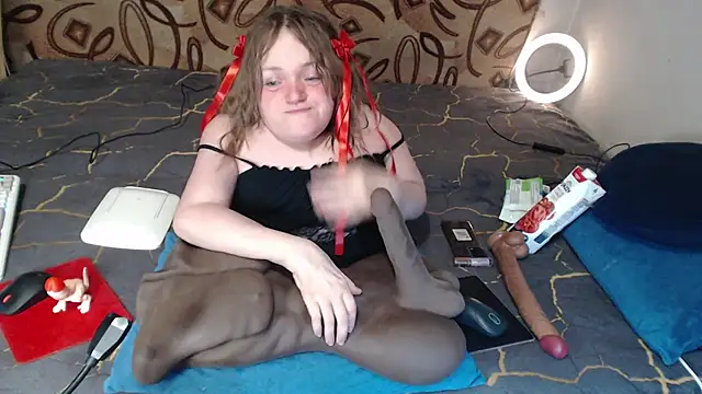 Snapshot of MiniNatalie chatting on March 2, 2025, 10:27 pm MiniNatalie online show from March 2, 2025, 10:27 pm