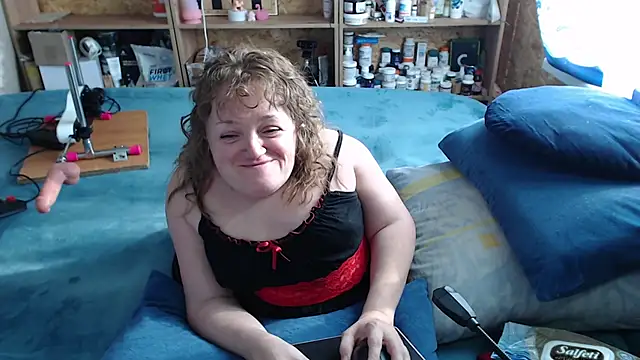 Snapshot of MiniNatalie chatting on October 1, 2025, 7:36 am MiniNatalie online show from October 1, 2025, 7:36 am