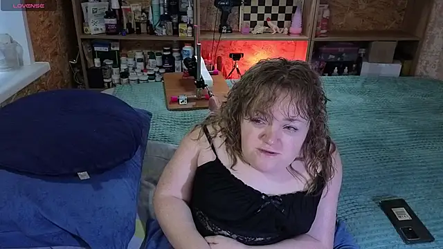 Snapshot of MiniNatalie chatting on November 8, 2025, 2:01 am MiniNatalie online show from November 8, 2025, 2:01 am