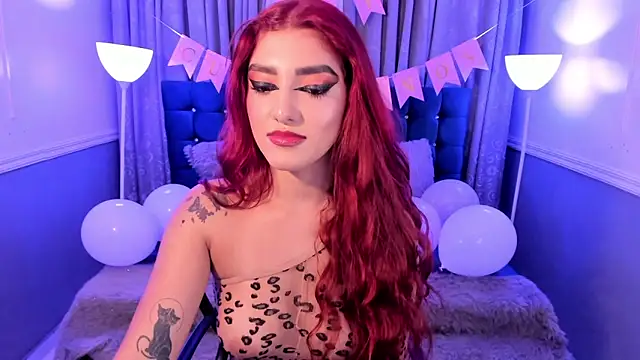 Snapshot of hallsredd chatting on December 10, 2024, 12:06 am hallsredd online show from December 10, 2024, 12:06 am