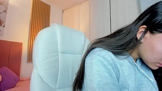 mia nevaeh online show from January 24, 2025, 9:15 pm