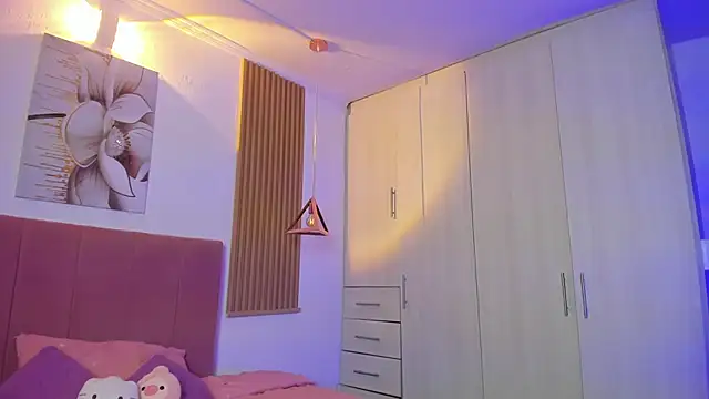 mia nevaeh online show from September 14, 2025, 9:03 pm