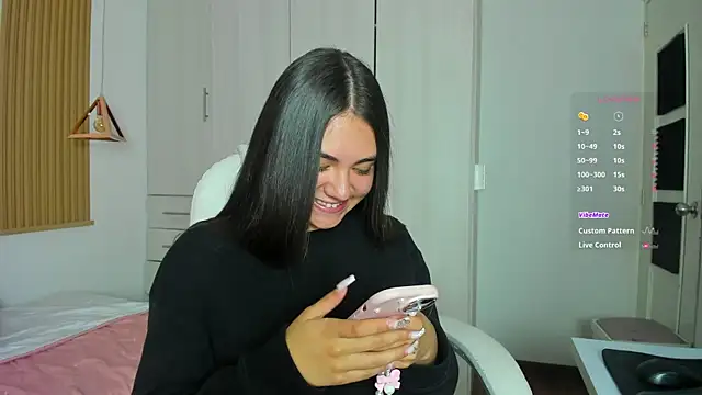 mia nevaeh online show from October 12, 2025, 8:08 pm