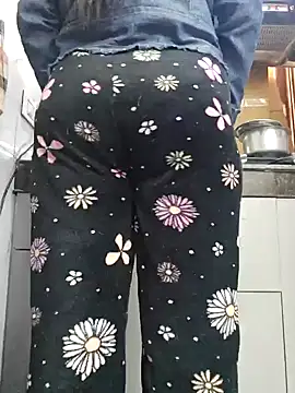 Snapshot of Manpreet_kaur21 chatting on January 15, 2025, 7:37 am Manpreet kaur21 online show from January 15, 2025, 7:37 am