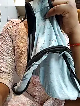 Snapshot of Manpreet_kaur21 chatting on February 2, 2025, 6:48 am Manpreet kaur21 online show from February 2, 2025, 6:48 am