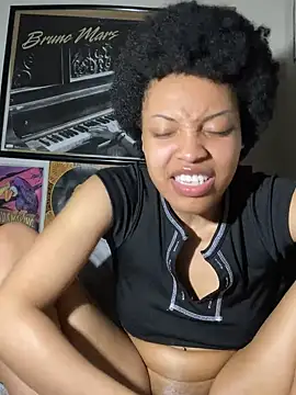 Snapshot of KimiAqua chatting on February 26, 2025, 9:42 am KimiAqua online show from February 26, 2025, 9:42 am