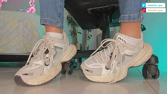 Snapshot of charlotte__grey chatting on October 25, 2025, 8:25 pm charlotte grey online show from October 25, 2025, 8:25 pm