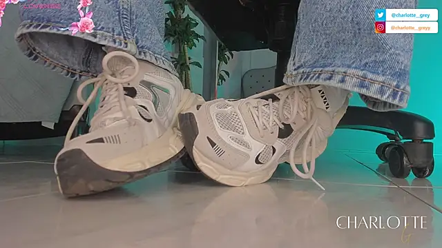 Snapshot of charlotte__grey chatting on October 29, 2025, 8:21 pm charlotte grey online show from October 29, 2025, 8:21 pm