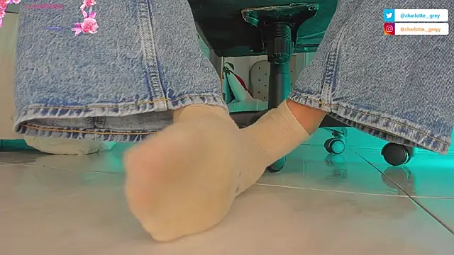 Snapshot of charlotte__grey chatting on November 6, 2025, 8:21 pm charlotte grey online show from November 6, 2025, 8:21 pm