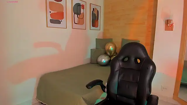 Snapshot of charlotte__grey chatting on December 15, 2025, 1:37 pm charlotte grey online show from December 15, 2025, 1:37 pm