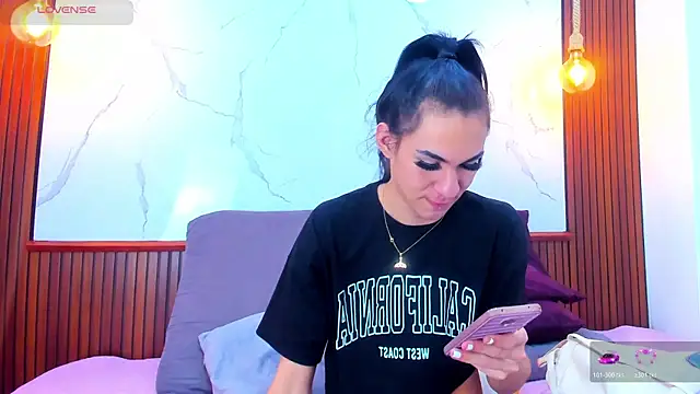 Mia thompson 19 online show from November 14, 2025, 5:44 pm